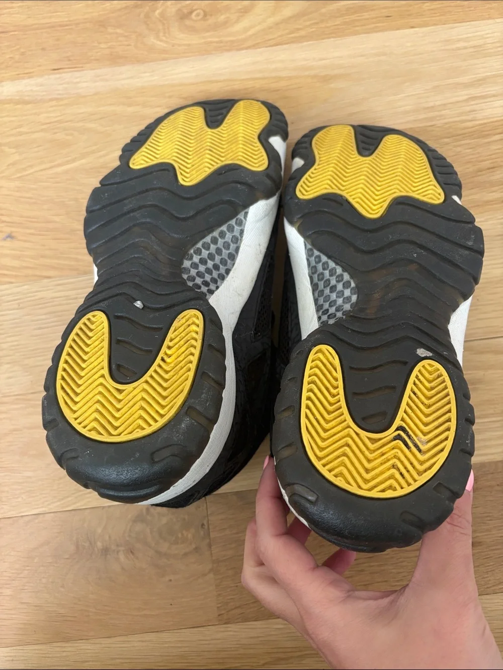 Jordan Men’s Black Sneakers with Yellow Accents size 8